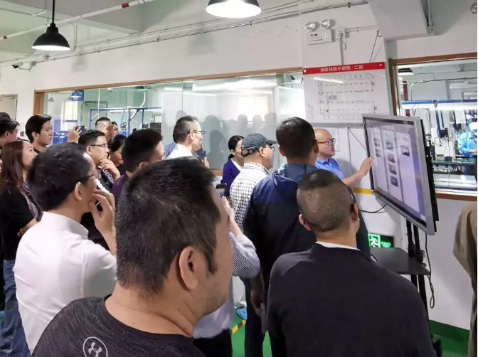 數字化, 工廠數字化升級, AGV, 數字化工廠解決方案, 生產管理系統
